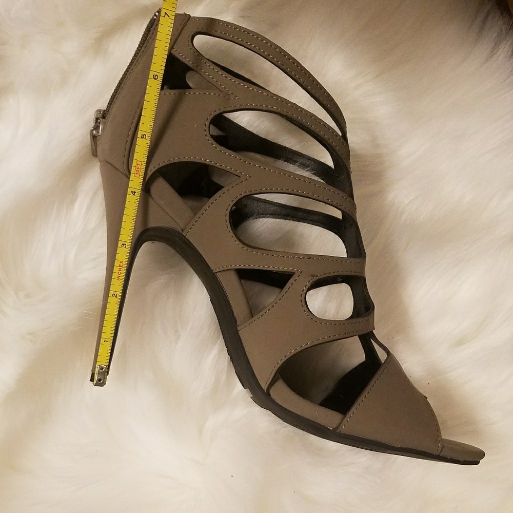 🌟Dollhouse Grayish Brown Heels - Picture 3 of 4
